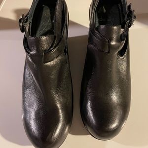 Dansko wedges size 9